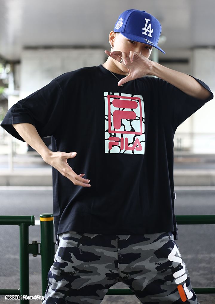 フィラ Fila Tシャツ 半袖 メンズ 黒 M L Xl 2l Ll 2xl 3l Xxl 大きいサイズ B系 ヒップホップ ストリート系 スポーツ ファッション 服 かっこいい おしゃれ 定番ロゴ ボックスロゴ プール ボックスシルエット ドロップショルダー ビッグシルエット ギフト Fm9613 本格派