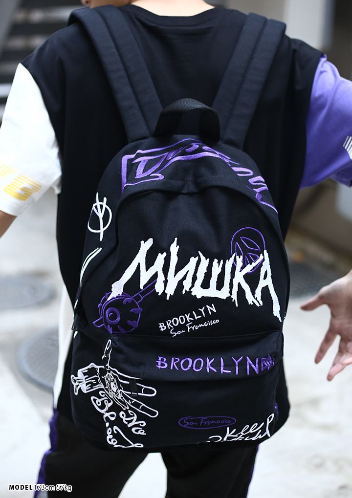 ミシカ Mishka バックパック リュック Bag メンズ レディース 黒 男女兼用 B系 ヒップホップ ストリート系 ファッション ブランド かっこいい おしゃれ Keepwatch キープウォッチ 目玉デザイン キャラクター 刺繍 モノトーン 刺繍 総柄 18l アメカジ モード ダンス Mss1