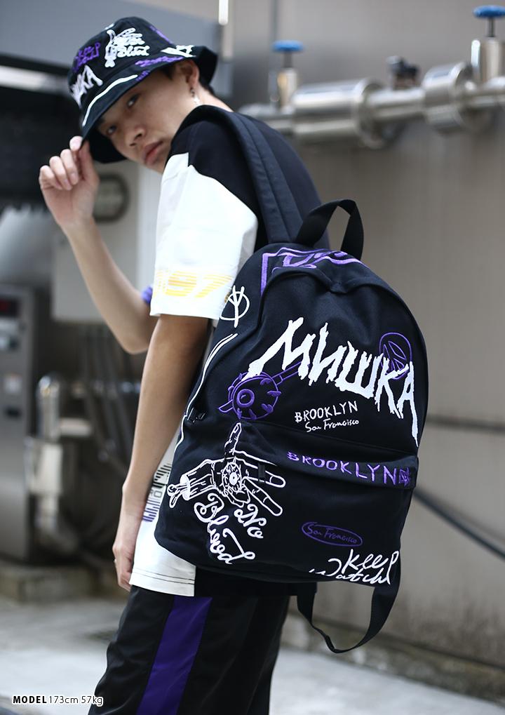 ミシカ Mishka バックパック リュック Bag メンズ レディース 黒 男女兼用 B系 ヒップホップ ストリート系 ファッション ブランド かっこいい おしゃれ Keepwatch キープウォッチ 目玉デザイン キャラクター 刺繍 モノトーン 刺繍 総柄 18l アメカジ モード ダンス Mss1