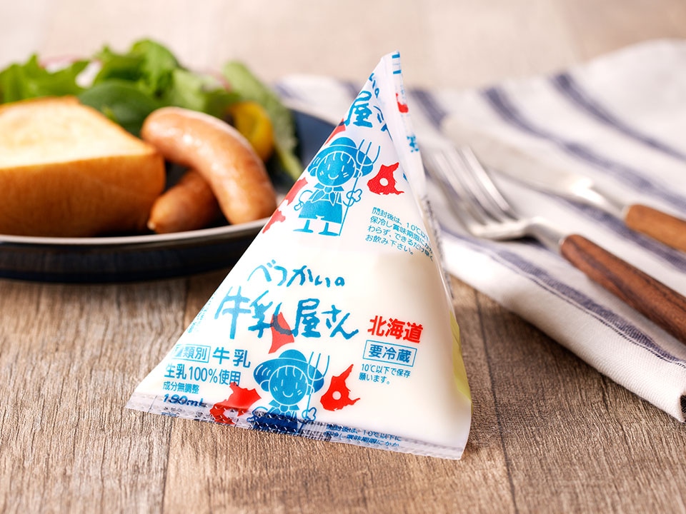 昔懐かしい三角パックで登場!!『べつかいの牛乳屋さん』＜190ml×15個