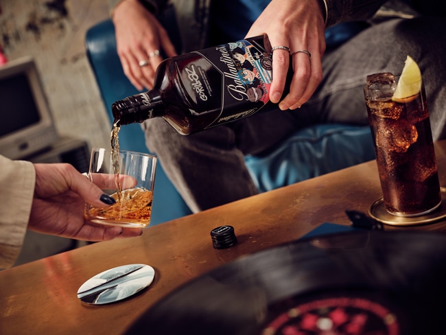 数量限定】バランタインファイネスト 700ml瓶アーティストボトル