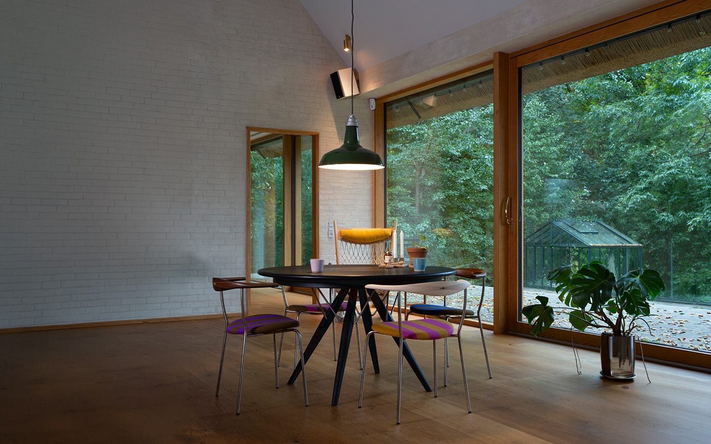 PP701 Living Scene