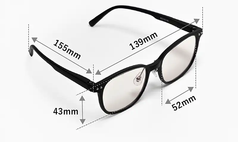 ナイトグラスLED スマートのサイズ詳細図。フレーム幅139mm、テンプル（つる）の長さ155mm、レンズ幅52mm、レンズ天地幅43mm。購入前のサイズ確認用。