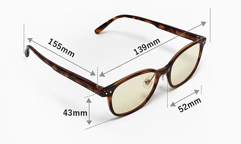 ナイトグラスLED スマート ブラウンデミのサイズ詳細図。フレーム幅139mm、テンプル（つる）の長さ155mm、レンズ幅52mm、レンズ天地幅43mm。購入前のサイズ確認用。