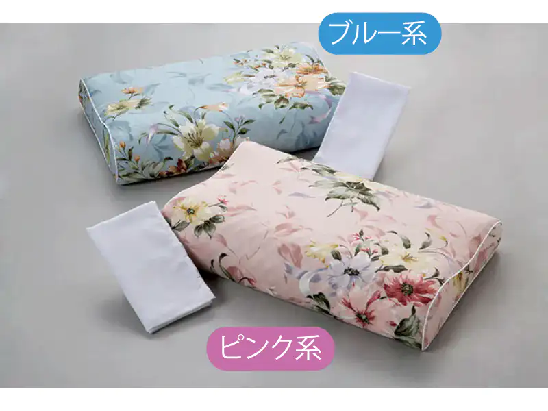 ニュー磁気枕のブルー系とピンク系（花柄カバー付き）のペア。