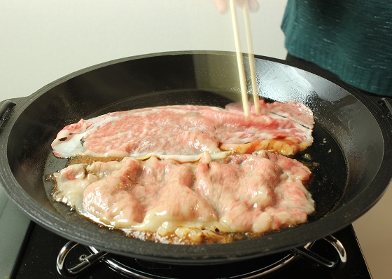 軽く火が通ったら、一度裏返して取り上げてください