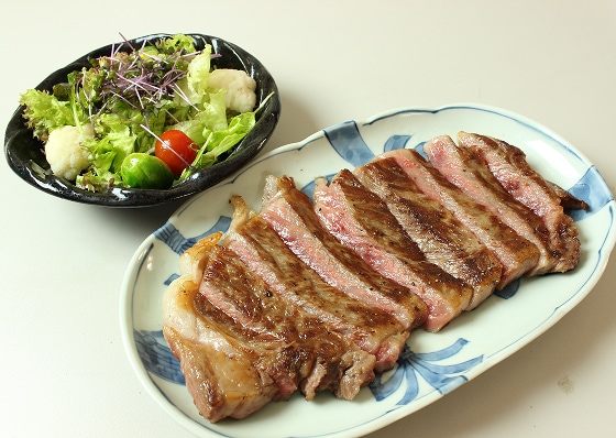 焼き上がったら食べやすい大きさにカットして盛り付けてください