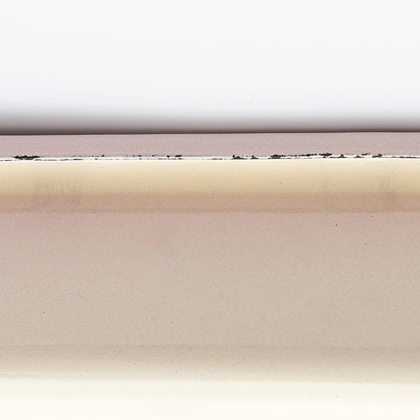 フチの素地の見えと釉薬のムラの画像