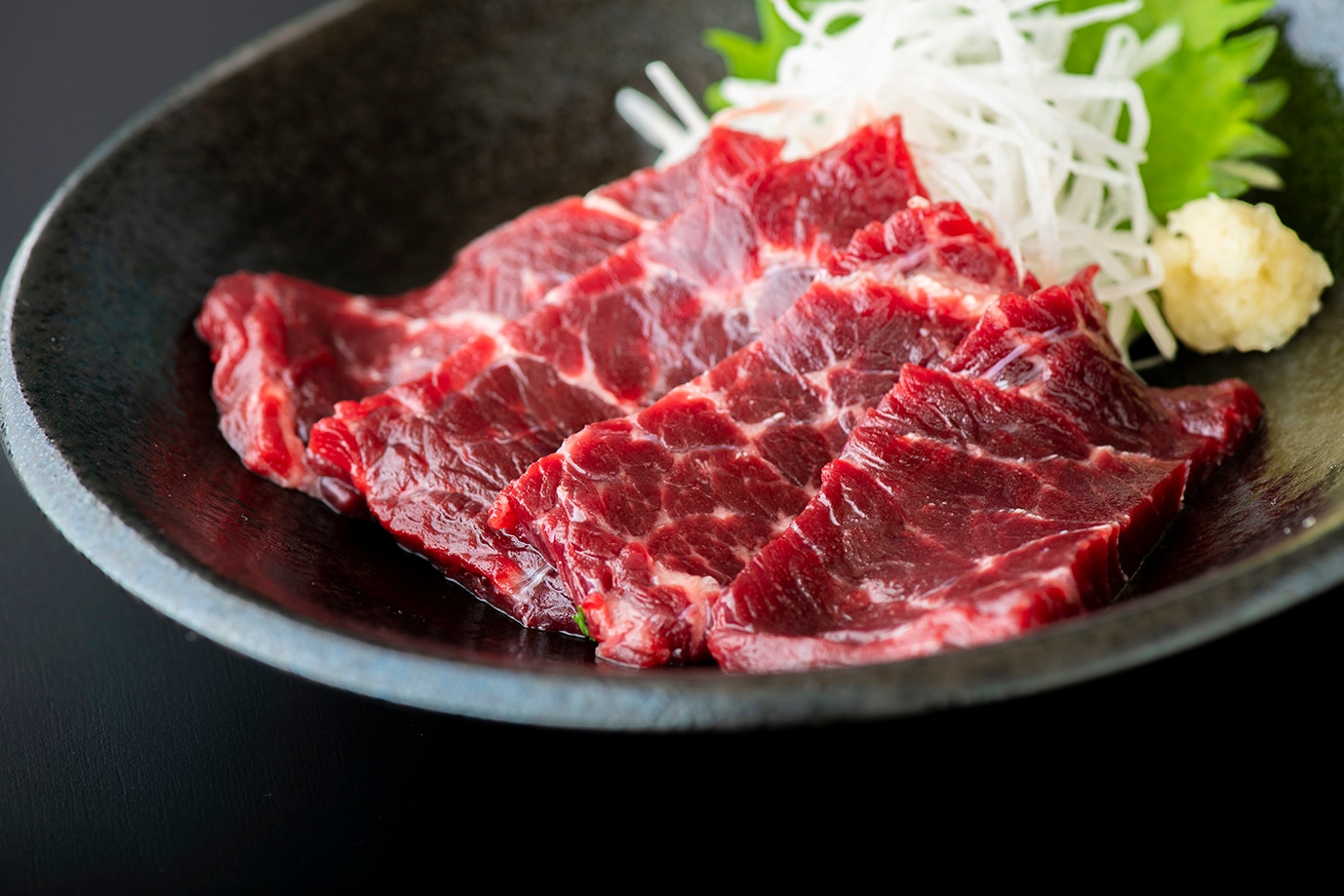 極旨熟成くじら赤身肉 刺身