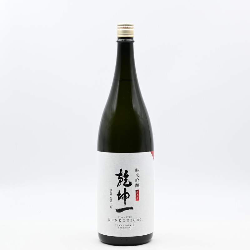 乾坤一 純米吟醸 酒未来　1.8L