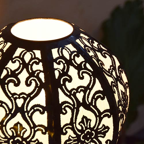 アジアン照明。蓮のような優雅で上品なアラベスク模様のライト