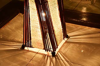 アジアン照明。ガラスとバンブーのランプ。フロアスタンドライトロータスタワー