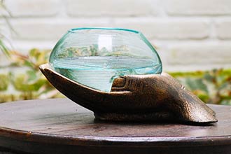 手形のオブジェ。ガラスの花瓶・水鉢