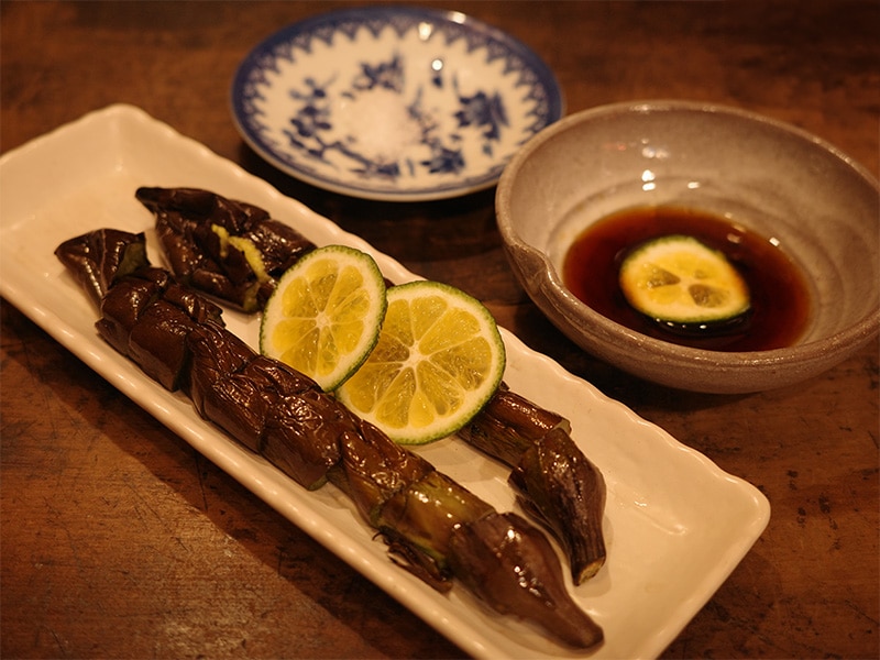 焼き野菜や焼き魚に花良治みかんを添える