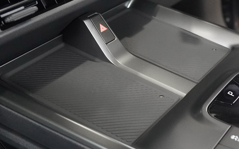 新型bZ4X 10系 ワイヤレス充電トレイ用マット ゴムタイプ 1P ブラック トヨタ bZ4Xツーリング スバル ソルテラ トレイルシーカー 共通