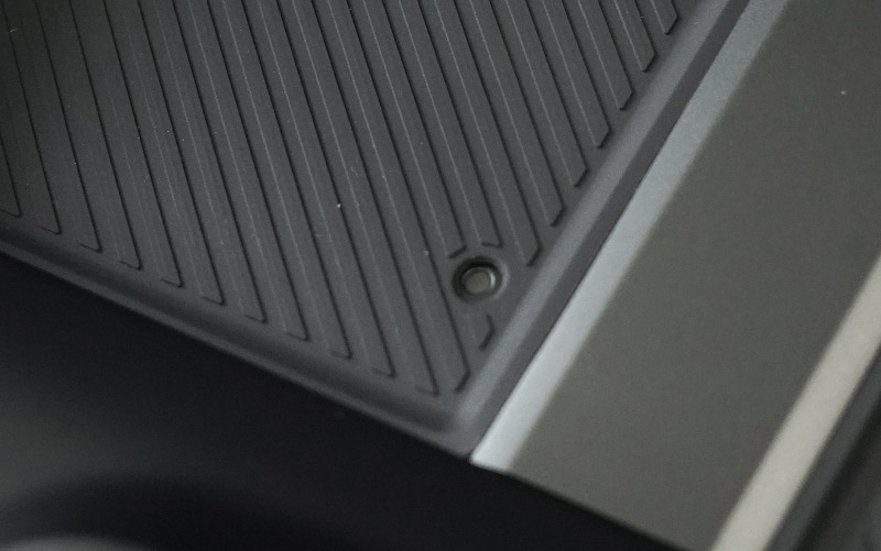 新型bZ4X 10系 ワイヤレス充電トレイ用マット ゴムタイプ 1P ブラック