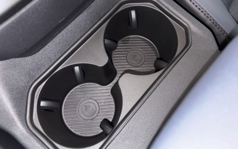 新型bZ4X 10系 フロントドリンクホルダートレイ