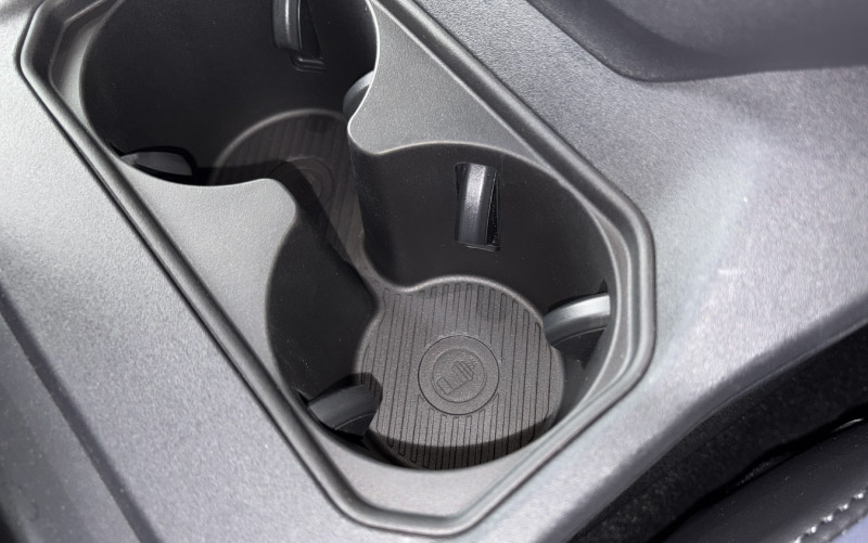 新型bZ4X 10系 フロントドリンクホルダートレイ