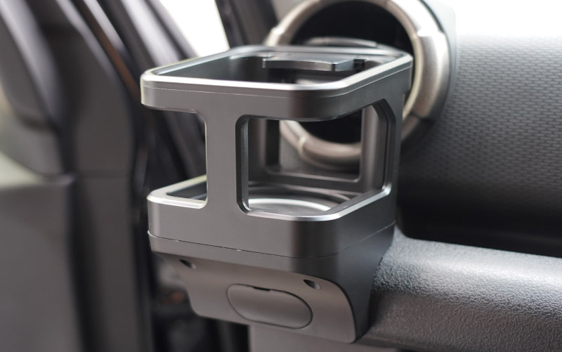 【セット割】新型ジムニー JB64W 新型ジムニーシエラ JB74W ジムニーノマド JC74W カップホルダー 運転席 助手席 2点セット ブラック 滑り止めマット付き JIMNY JB64 JIMNY SIERRA JB74 1型 2型 3型 4型 5型 JIMNY NOMADE JC74 1型 専用 パーツ ドリンクホルダー 増設 滑り止め トレイ 内装 アクセサリー 保護 傷防止 社外 サムライプロデュース