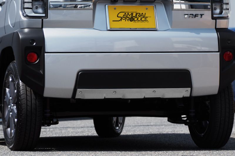 タフト リアアンダーカバー ガーニッシュ シルバーヘアライン