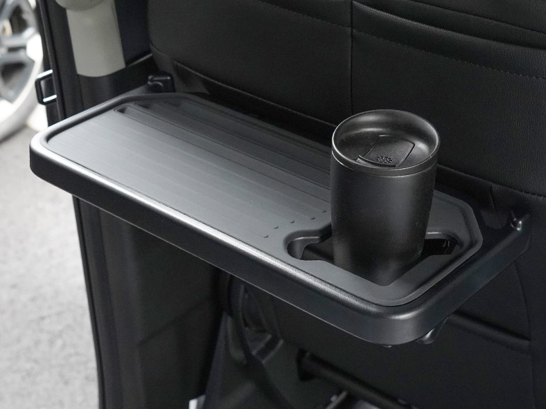 新型クロスビー MND1S HYBRID MZ 専用 パーソナルテーブルマット 2枚セット 防水 ブラック｜SUZUKI スズキ SPACIA XBEE 2025年～ 専用 内装 保護 パーツ アクセサリー オプション インテリア シートバック マット テーブル 社外 サムライプロデュース