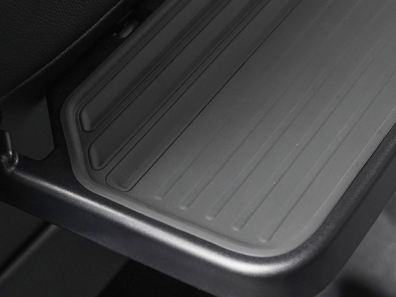 新型クロスビー MND1S HYBRID MZ 専用 パーソナルテーブルマット 2枚セット 防水 ブラック｜SUZUKI スズキ SPACIA XBEE 2025年～ 専用 内装 保護 パーツ アクセサリー オプション インテリア シートバック マット テーブル 社外 サムライプロデュース