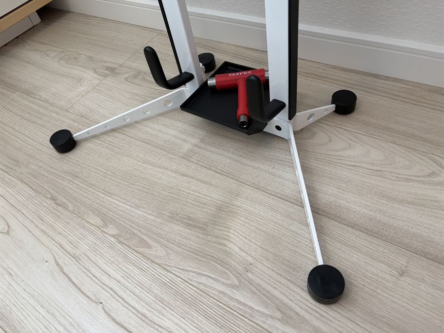 工具やスモールパーツを置けるflipper付属のパーツトレイ