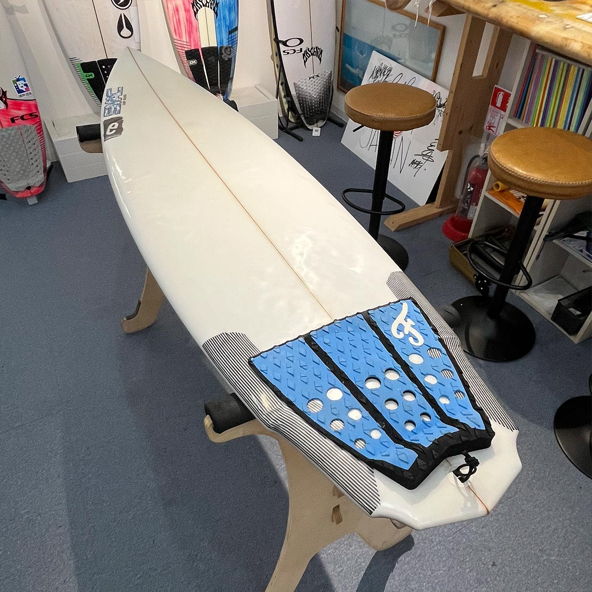 中古サーフボード SMAC SURFBOARD PIVOT-D 5'9 24.2L FCS2 TRI