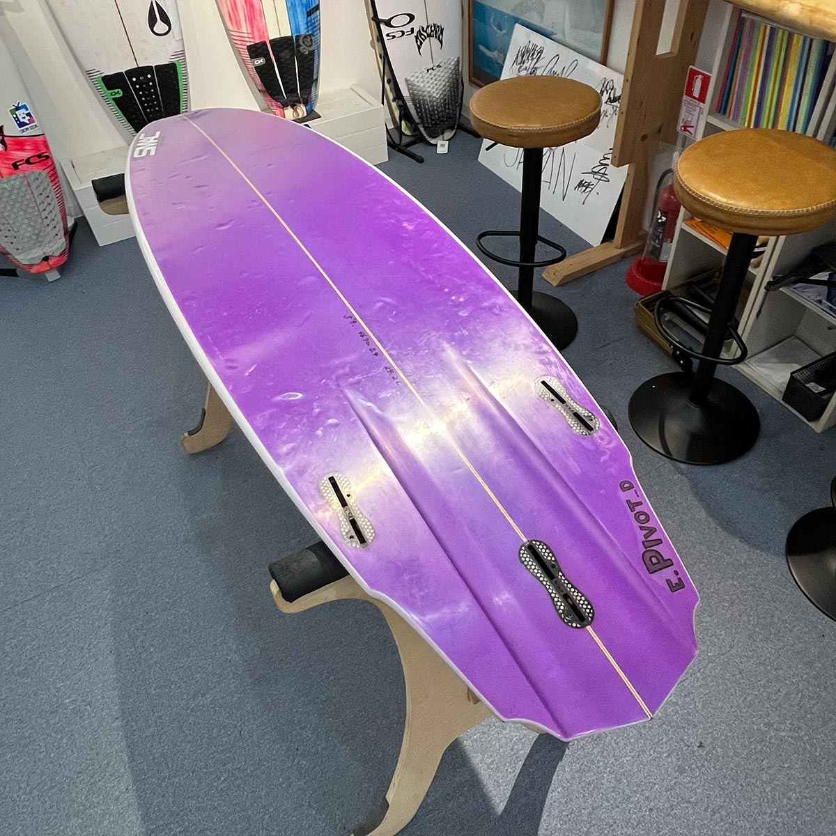 中古サーフボード SMAC SURFBOARD PIVOT-D 5'9 24.2L FCS2 TRI