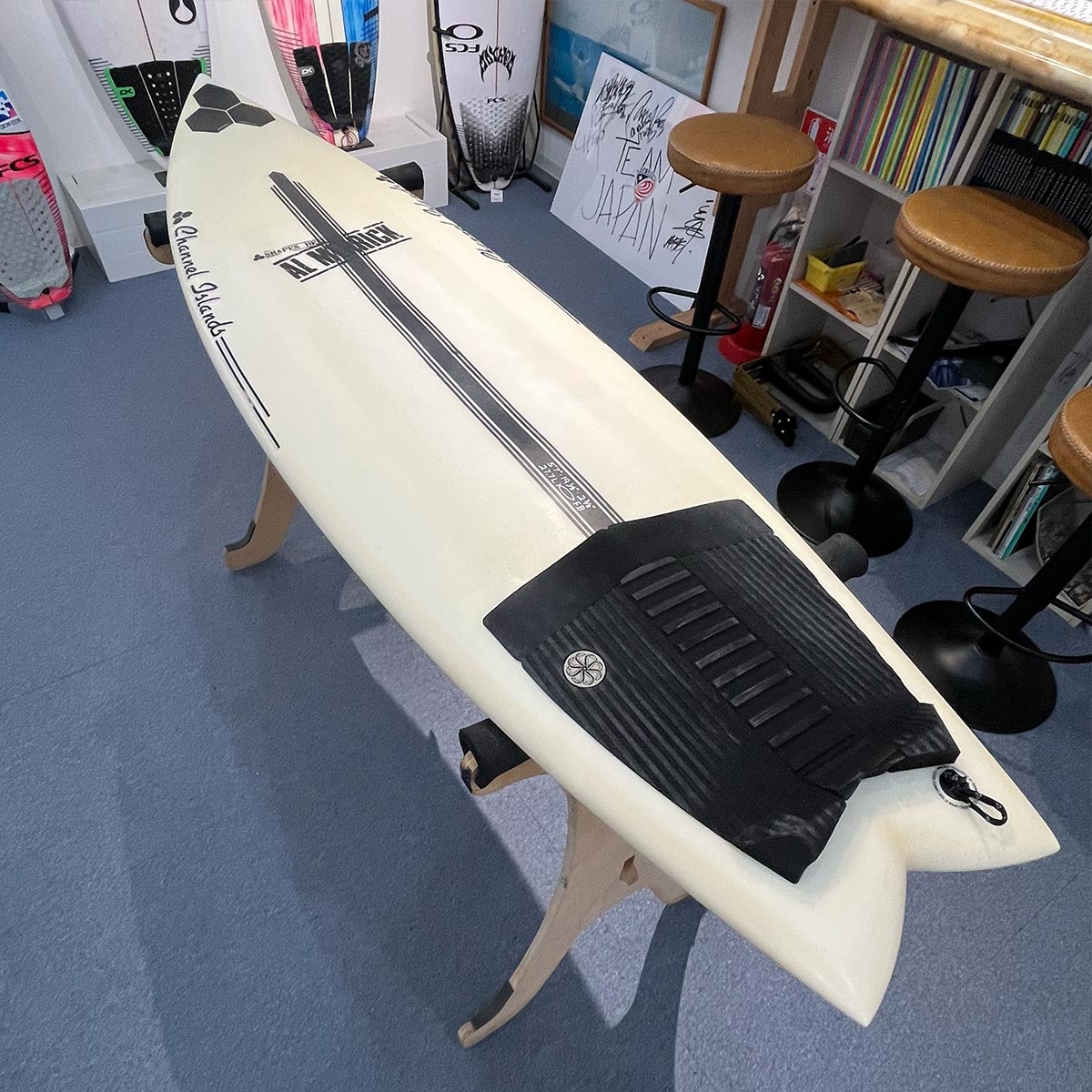 中古 THUNDERBOLT CHANNEL ISLANDS FISHBEARD 5'7 27.7L FCS2 TRI