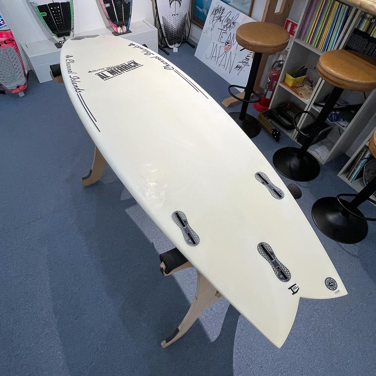 中古 THUNDERBOLT CHANNEL ISLANDS FISHBEARD 5'7 27.7L FCS2 TRI