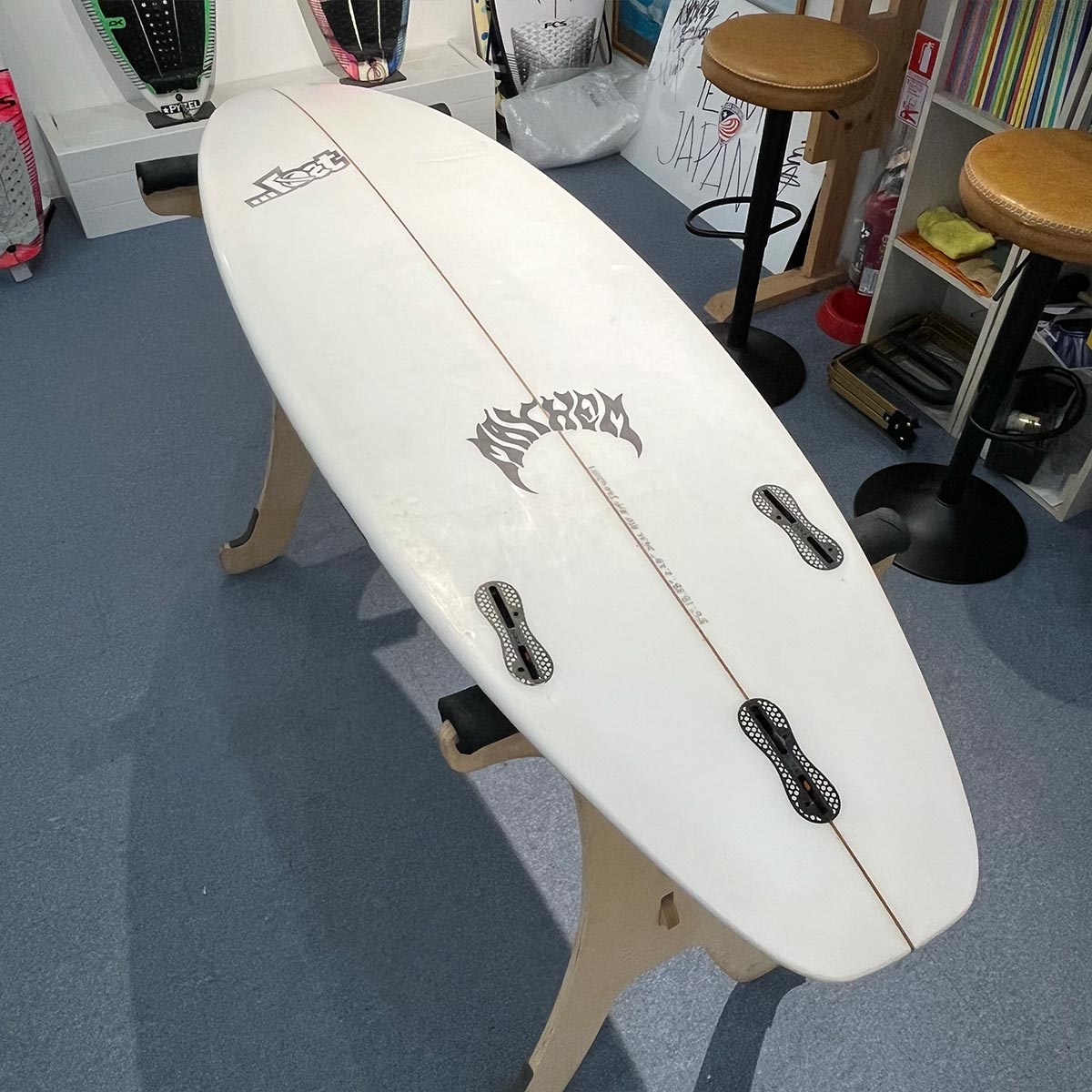 中古 LOST SURFBOARDS 3.0 STUB DRIVER 5'6 24.3L FCS2 TRI ショート