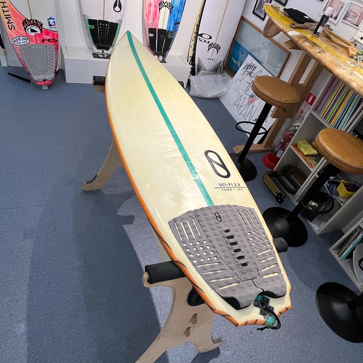 中古 FIREWIRE SURFBOARD Sci-Fi 2.0 5'5 24.6L FCS2 5プラグ ショート