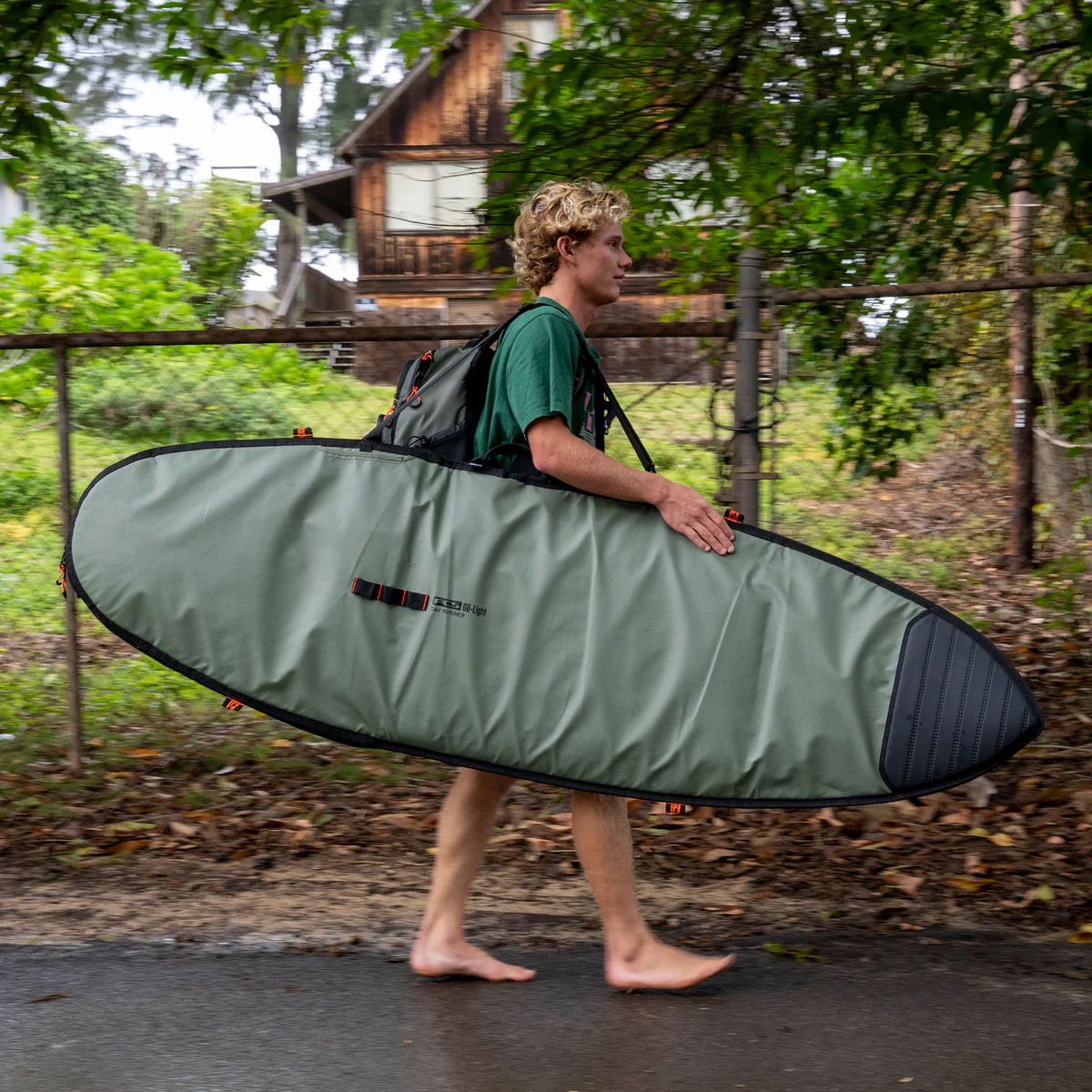 FCS Day Runner Shortboard Cover エフシーエス サーフボード ハードケース 使用イメージ