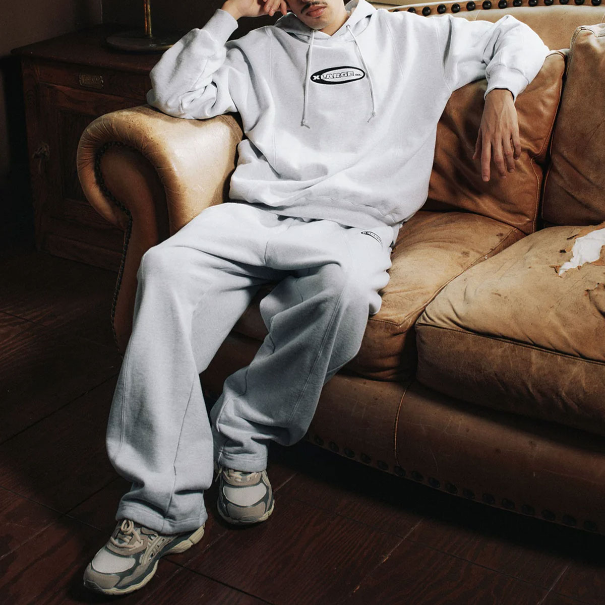 XLARGE（エクストララージ）の「GRAFFITI EMBROIDERY CREWNECK SWEAT