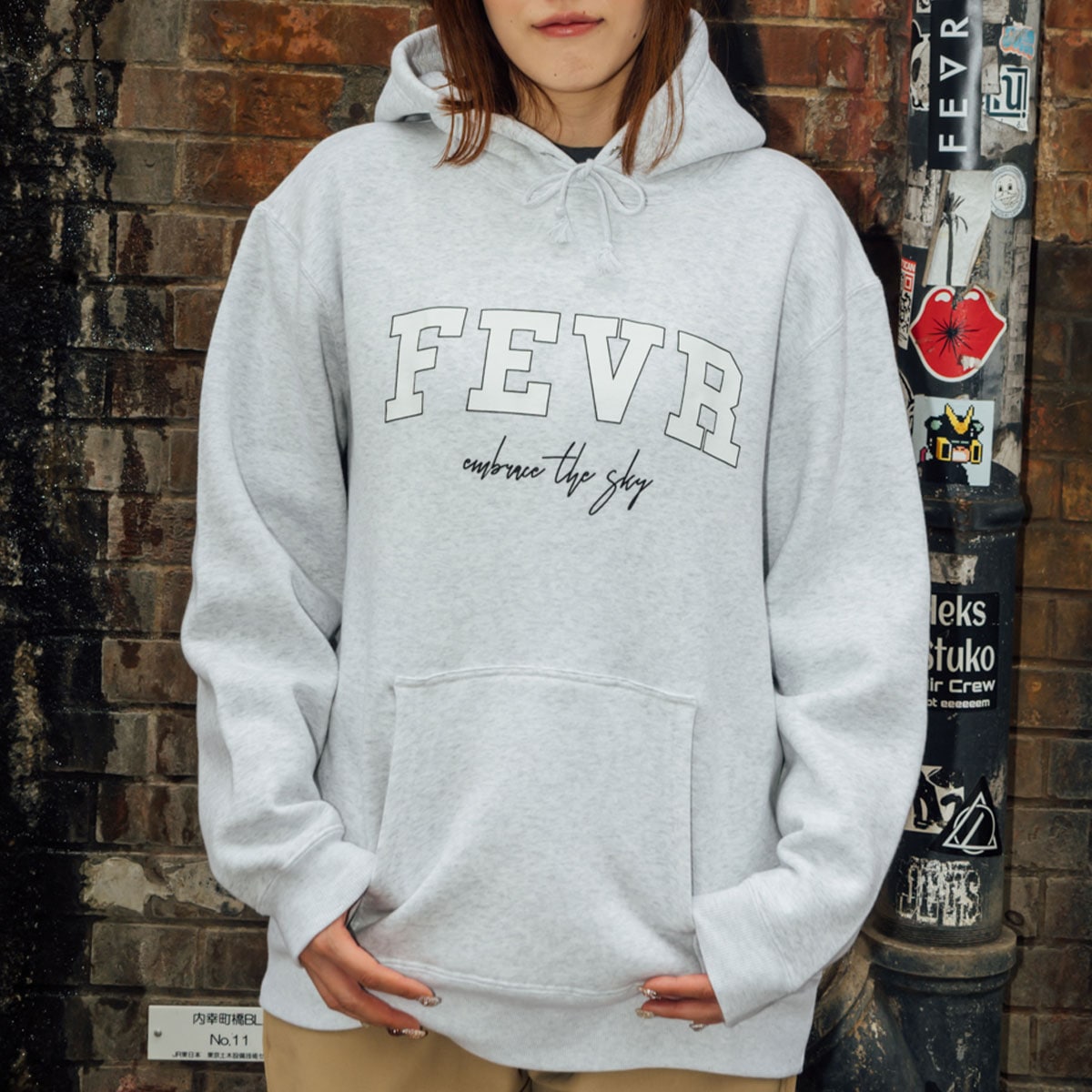 クリスマス セール】 フォーエバー フィーバー スウェットパーカー 裏起毛 ロゴ ストリート 人気ブランド FOREVER EXPERIENCE  VIA RESEARCH | FEVR COLLEGE HOODIE【F261a】