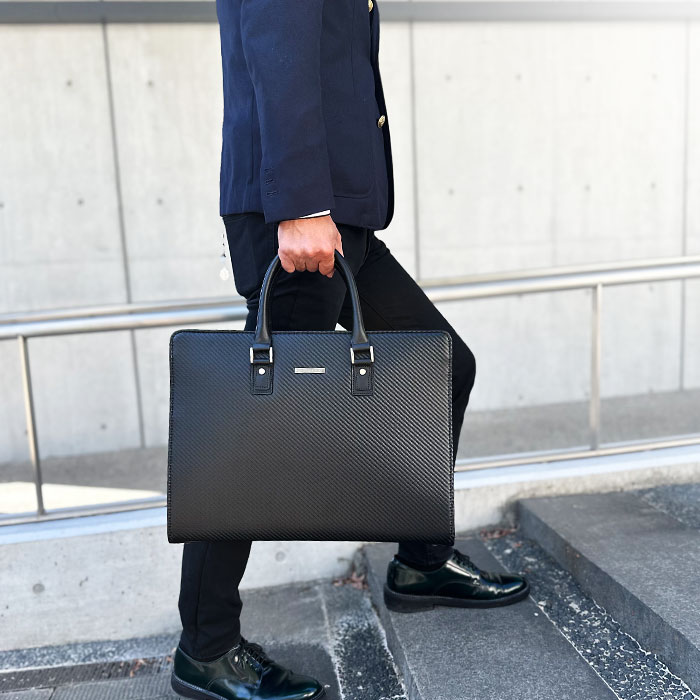 豊岡製鞄 ブリーフケース ビジネスバッグ 日本製 B4 メンズ 横 横型 シンプル カーボン調 牛革ハンドル 大開き 自立 黒 KBN22362