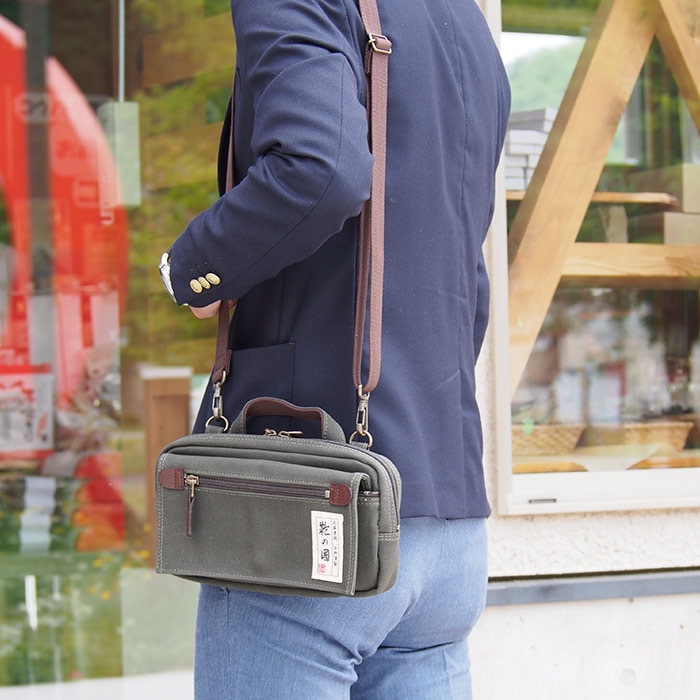 シボ型押しの本革ショルダーバッグ メンズ ポケット類豊富 牛革 B5 平野鞄