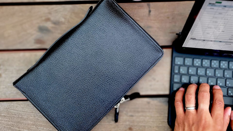 牛革切目ラウンドポーチシリーズ