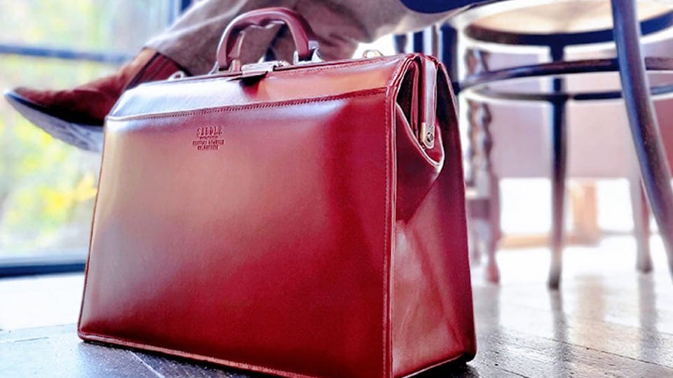 急な雨にも安心！雨の日対策バッグ