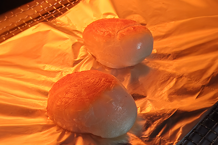 最高級のもち米！丹波青垣産の滋賀羽二重もち使用「紅せんりのおもち