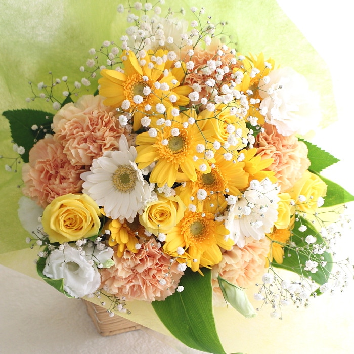 ガーベラがメインの大きな花束 送料無料 お誕生日のお祝い Kankan Flower Shop