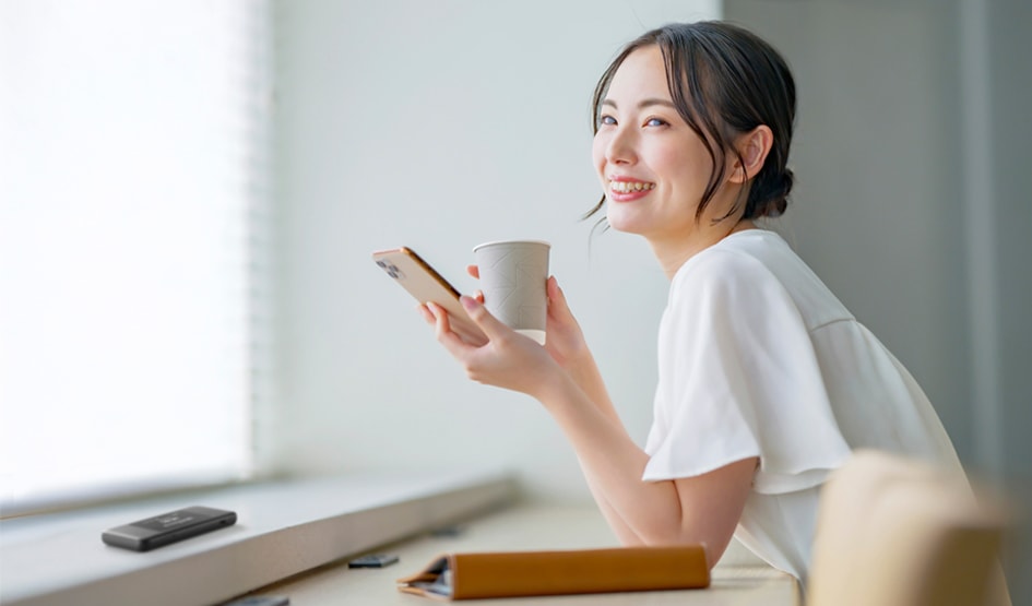 下り最大3.5Gbpsの高速通信に対応したSpeed Wi-Fi DOCK 5G 01