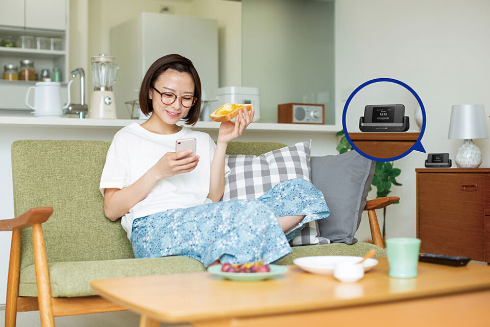 有線LAN接続と置くだけ充電に対応した専用DOCK
