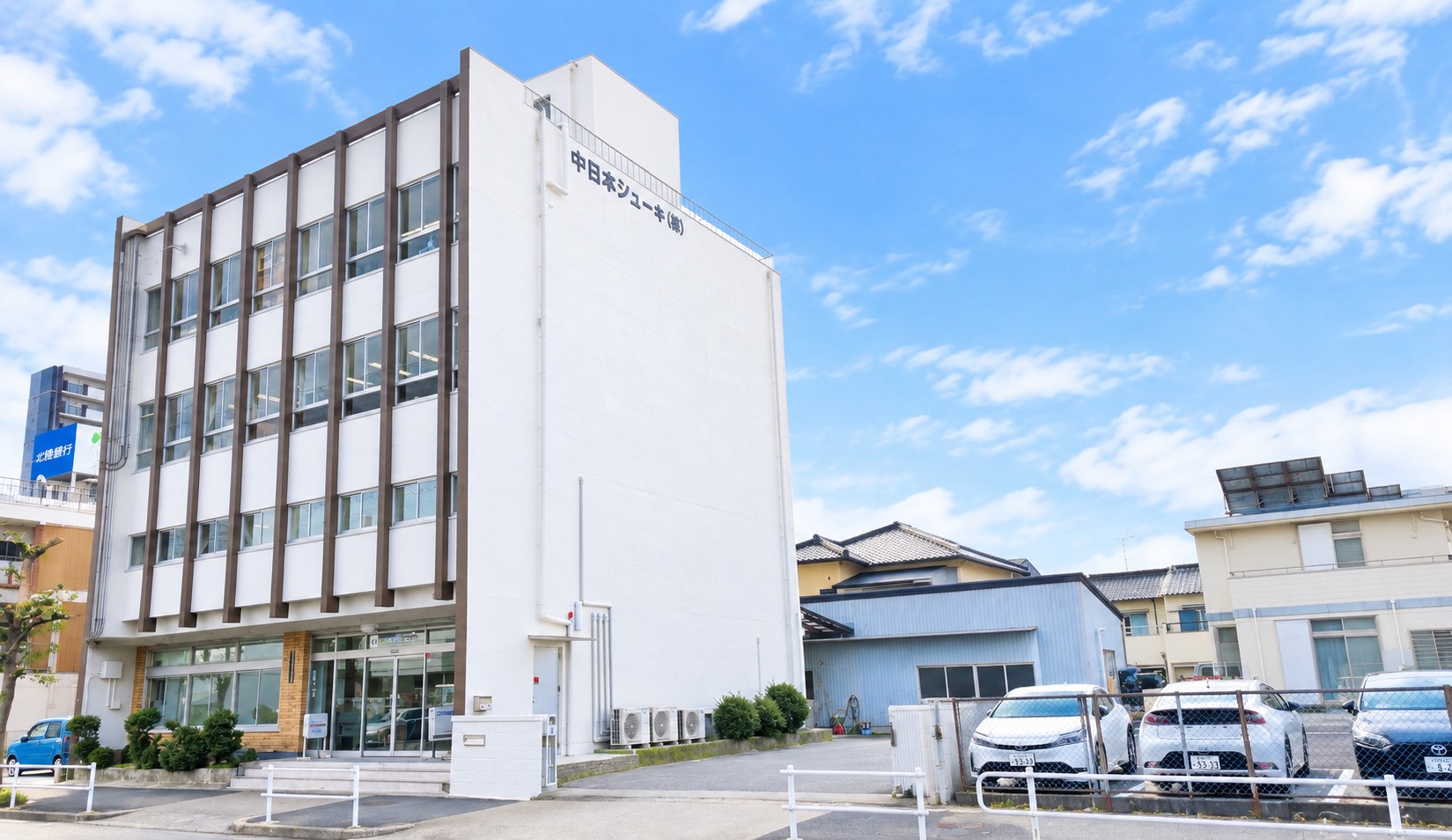 中日本ジューキ店舗外観・駐車場