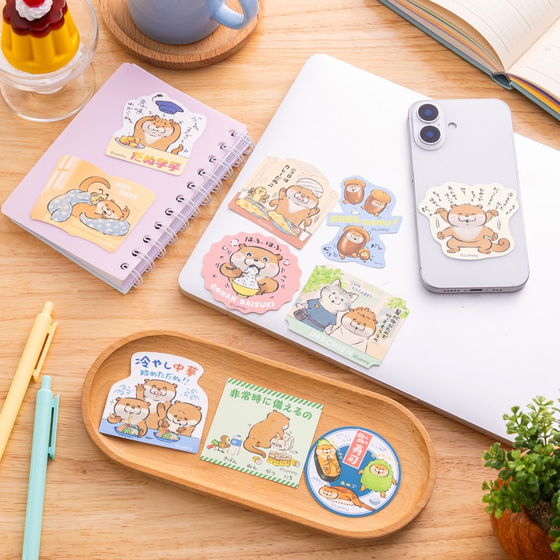 可愛い嘘のカワウソ スマホに貼れるサイズのマットステッカー