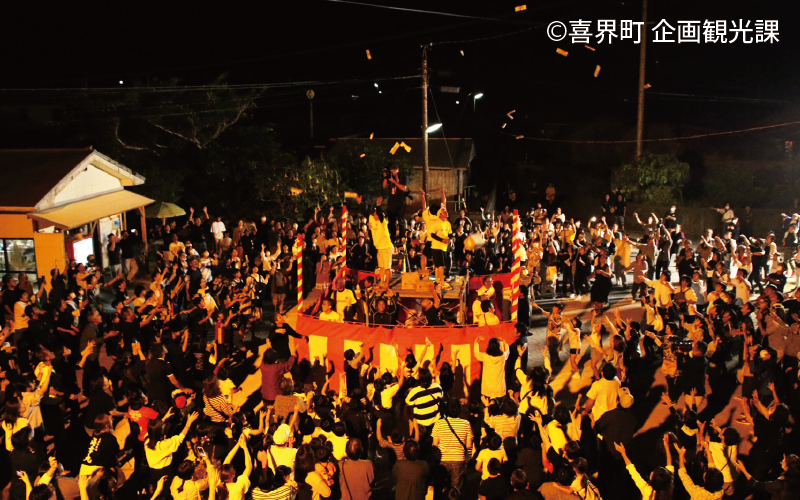 中里集落の奇祭「ソーメンガブー」写真提供：喜界町 観光企画課