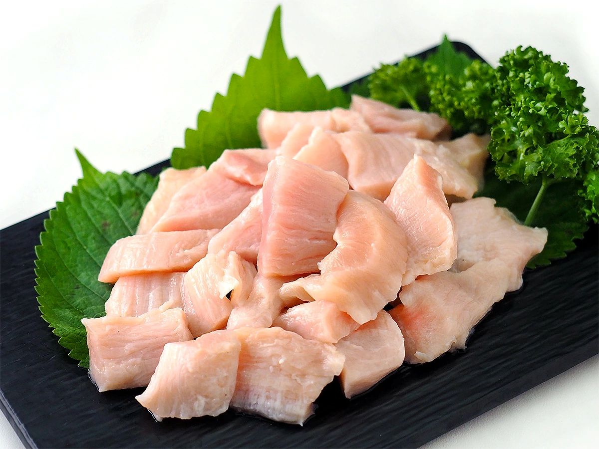 黒い皿に盛り付けた上ミノ