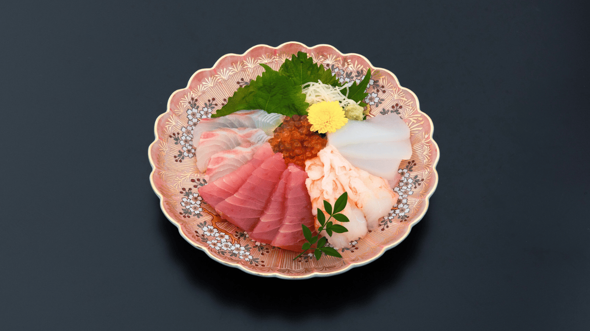 古伊万里の器の魅力と各場面での使い方