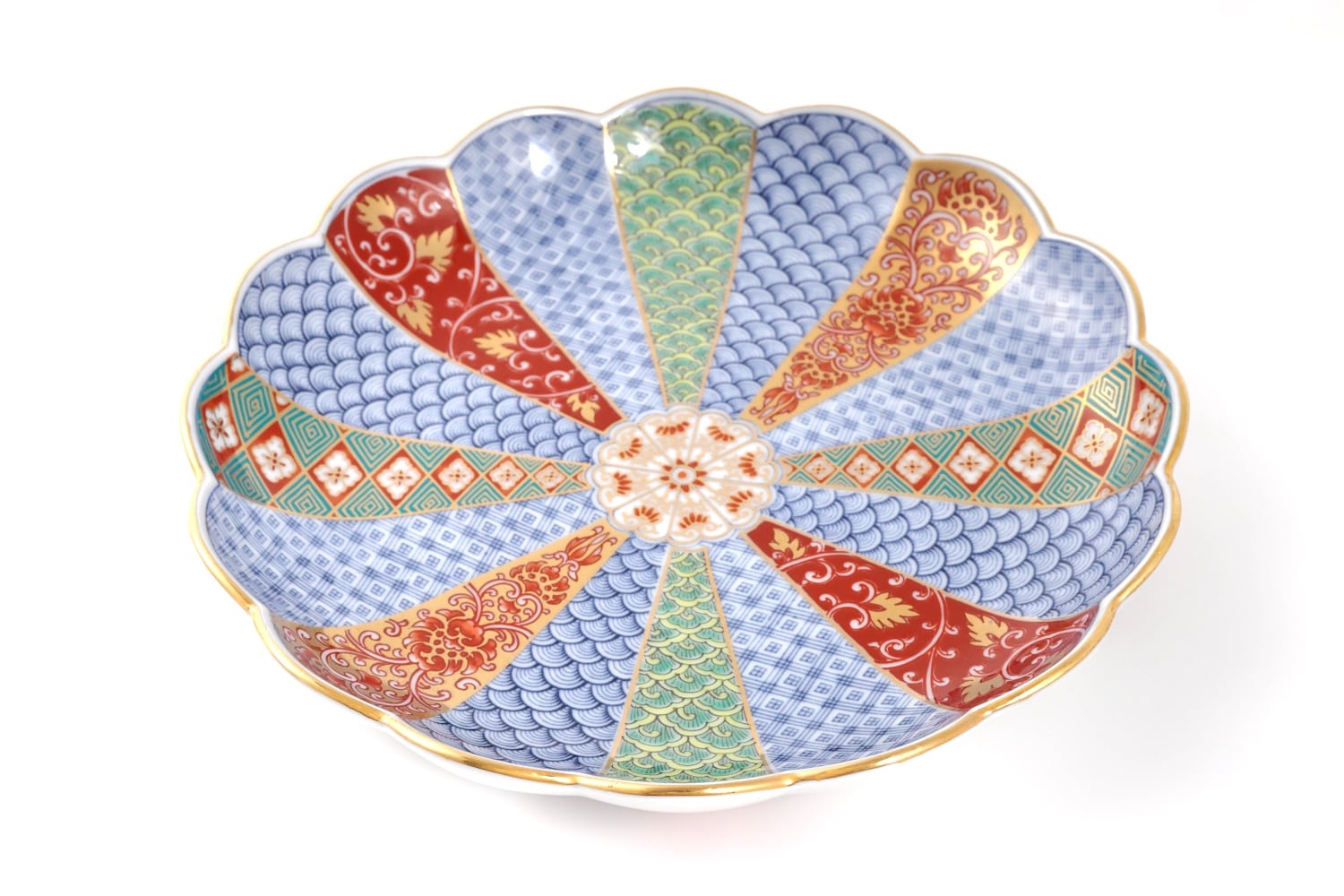 料理の品格を上げる林九郎窯「菊割花地紋シリーズ」